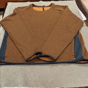 NWOT…REI Men’s Pullover Size Large..